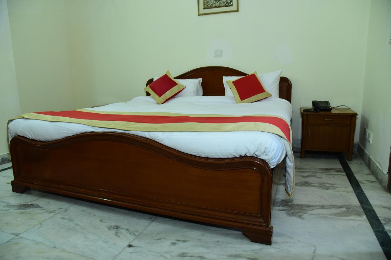 The Mayflower Hotel Gurgaon Eksteriør bilde