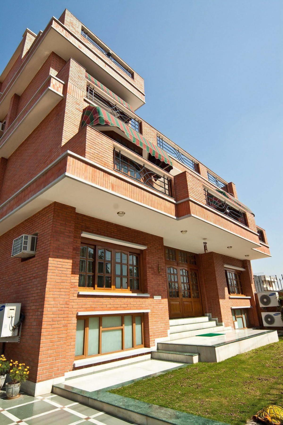 The Mayflower Hotel Gurgaon Eksteriør bilde