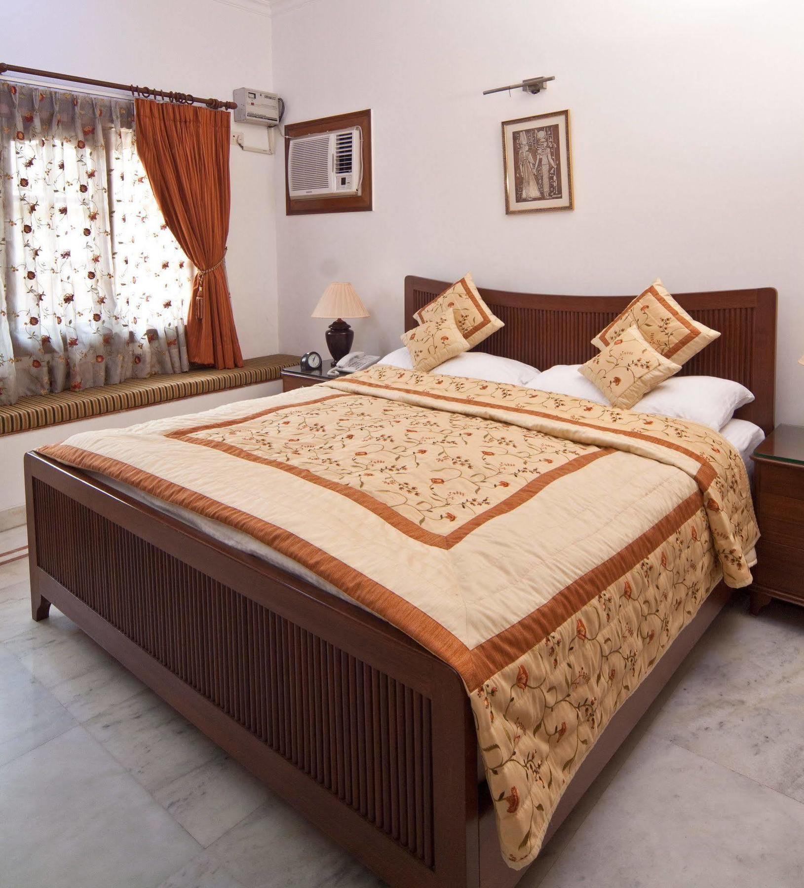 The Mayflower Hotel Gurgaon Eksteriør bilde