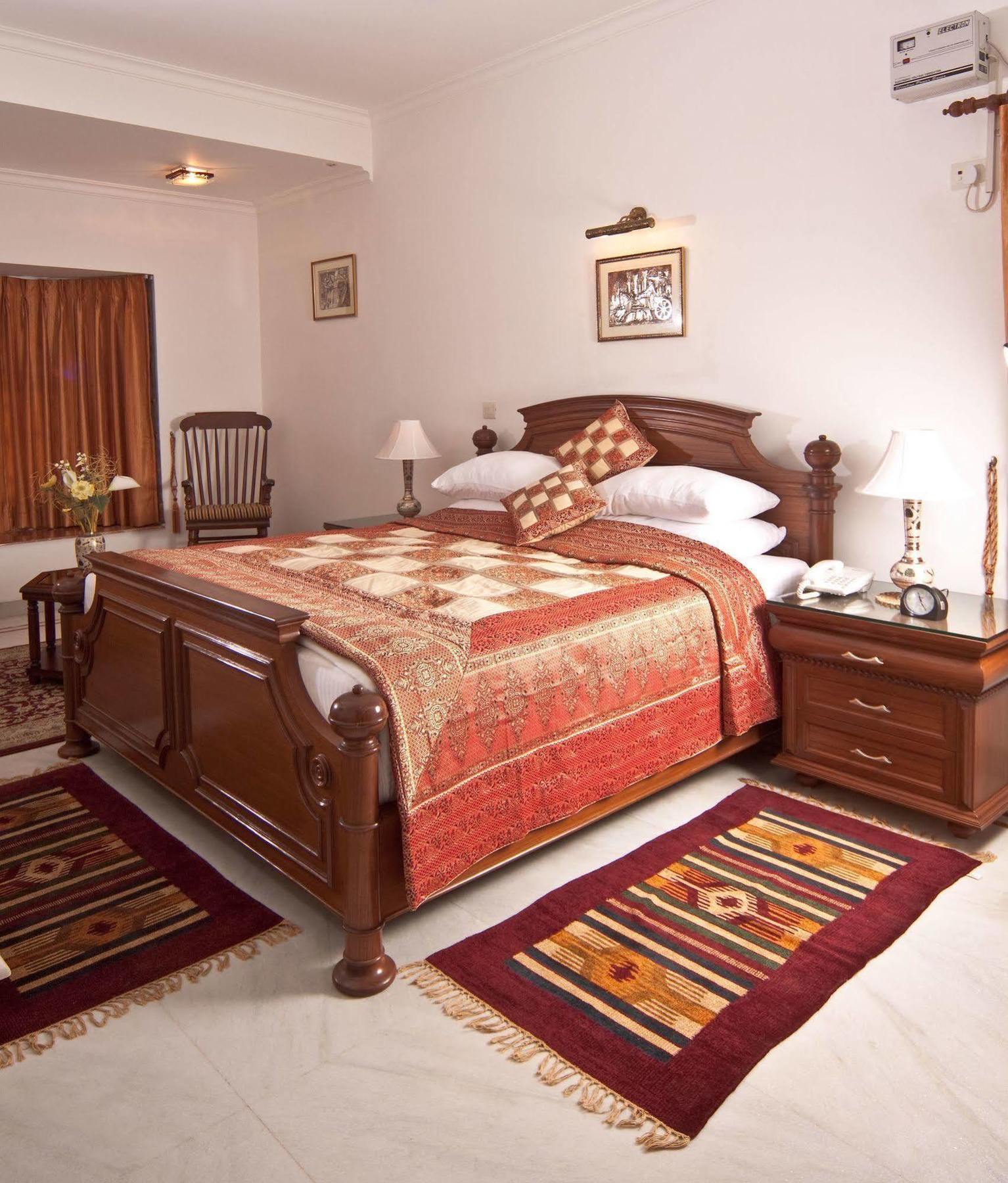 The Mayflower Hotel Gurgaon Eksteriør bilde
