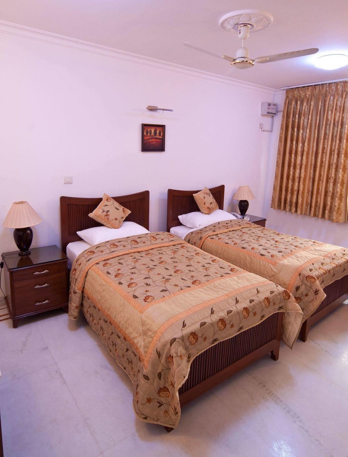 The Mayflower Hotel Gurgaon Eksteriør bilde