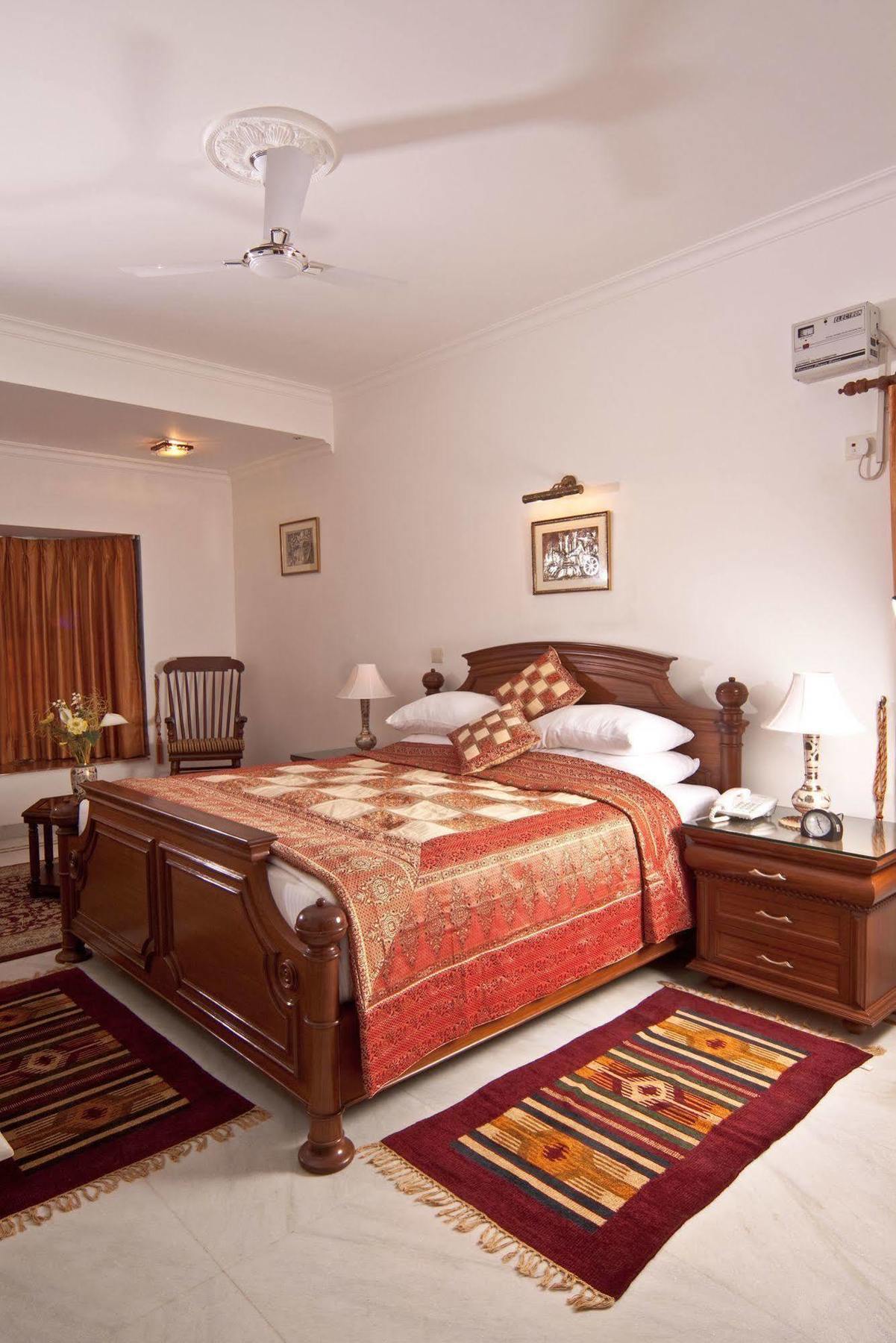 The Mayflower Hotel Gurgaon Eksteriør bilde