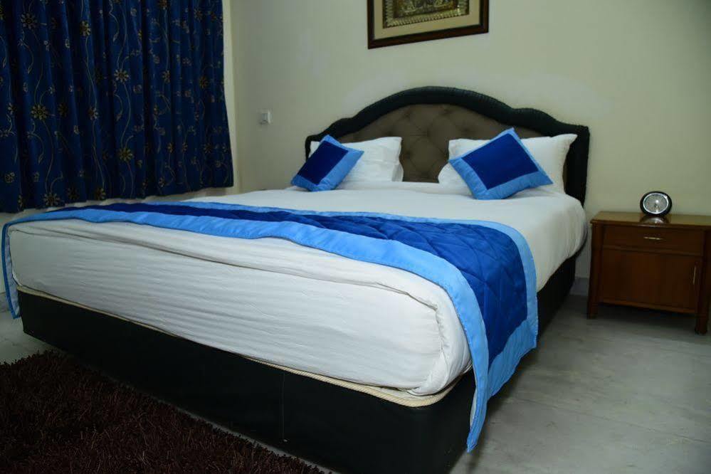 The Mayflower Hotel Gurgaon Eksteriør bilde